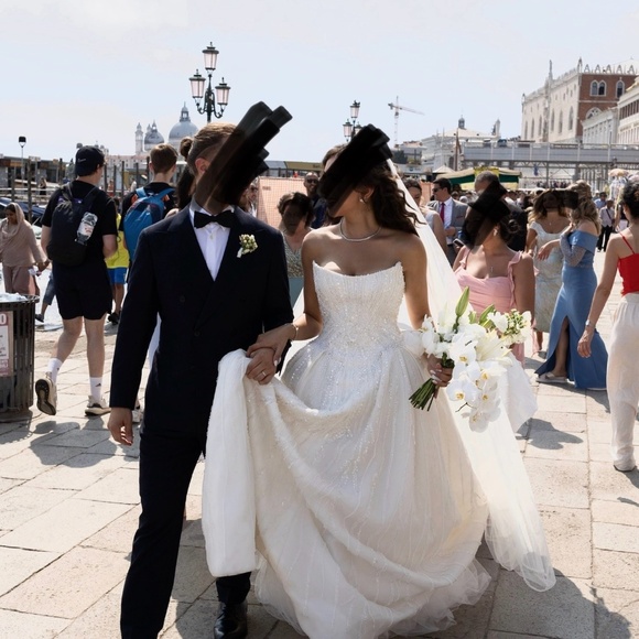 Custom-made wedding gown - Picture 9 of 11